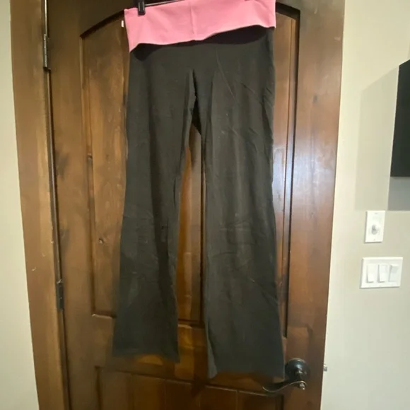 Pink Victoria’s secret yoga pants - Picture 2 of 5